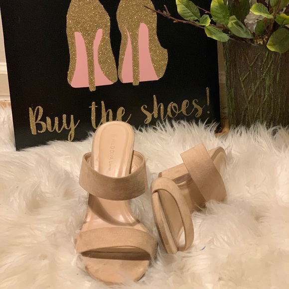 Classy nudes - Picture 4 of 4